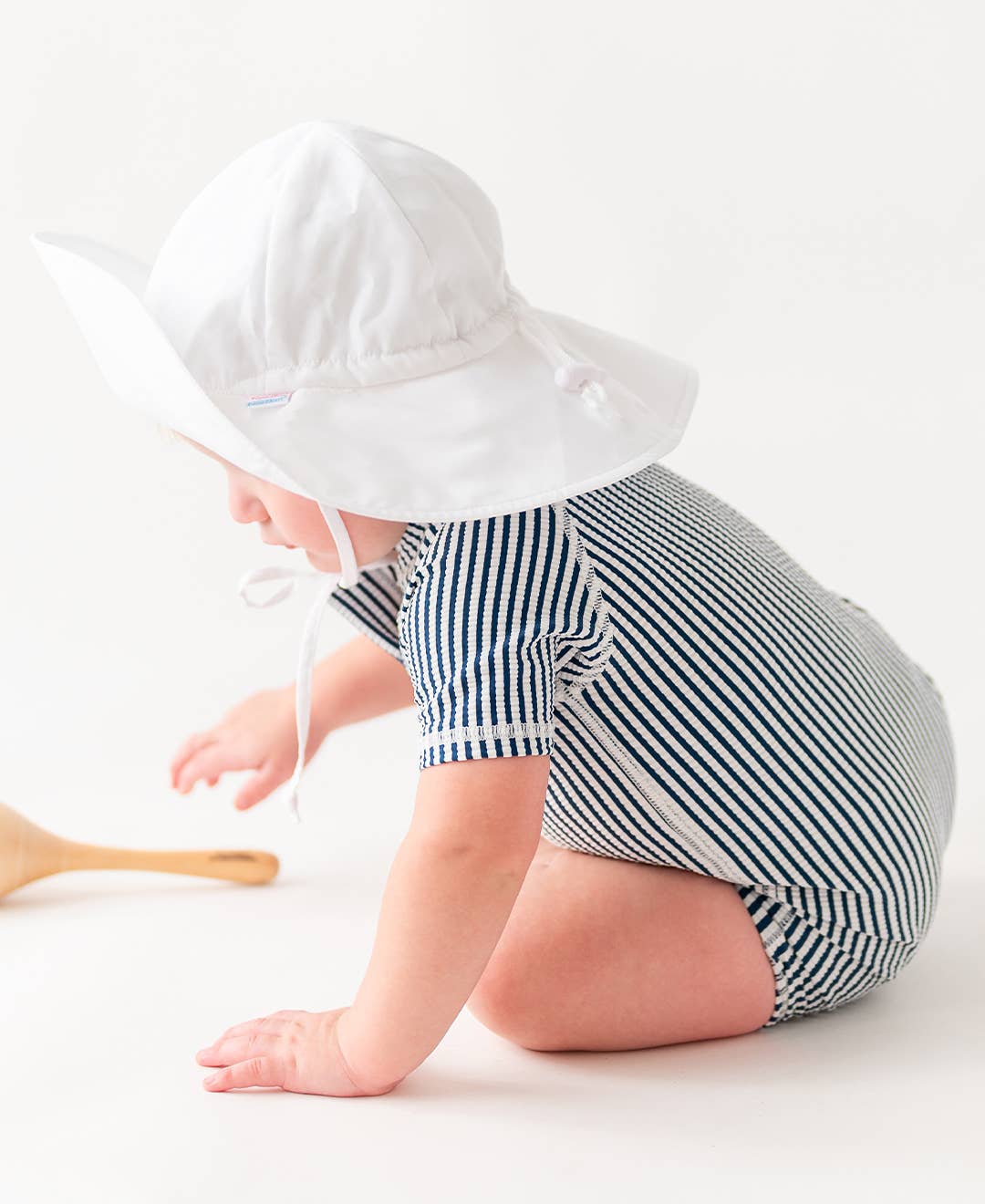Kids White Sun Protective Hat: 0-6m