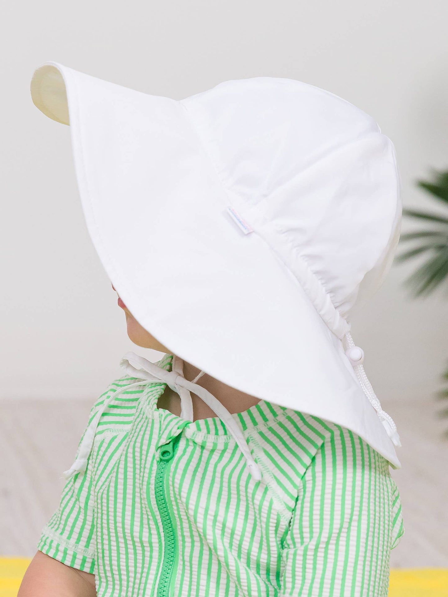 Kids White Sun Protective Hat: 0-6m